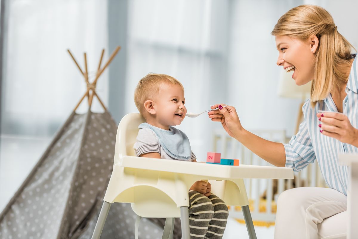Niezbędne wskazówki dotyczące znalezienia odpowiedniego krzesełka do karmienia dziecka
